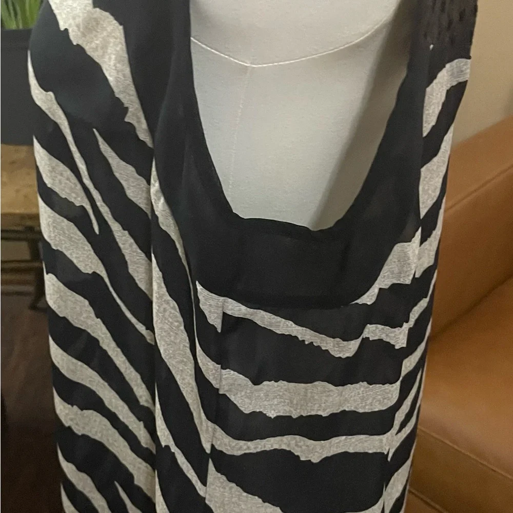 CAbi Black and Gray Textured Top - Picture 5 of 6